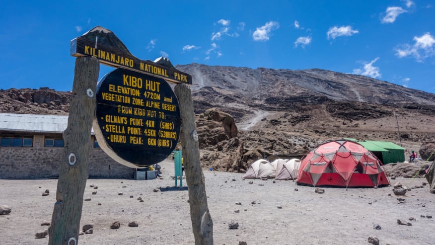 Via Rongai – 6 giorni – Giorno 4 | Dal Mawenzi Tarn Camp (4.305 m) al Kibo Huts Camp (4.720 m)