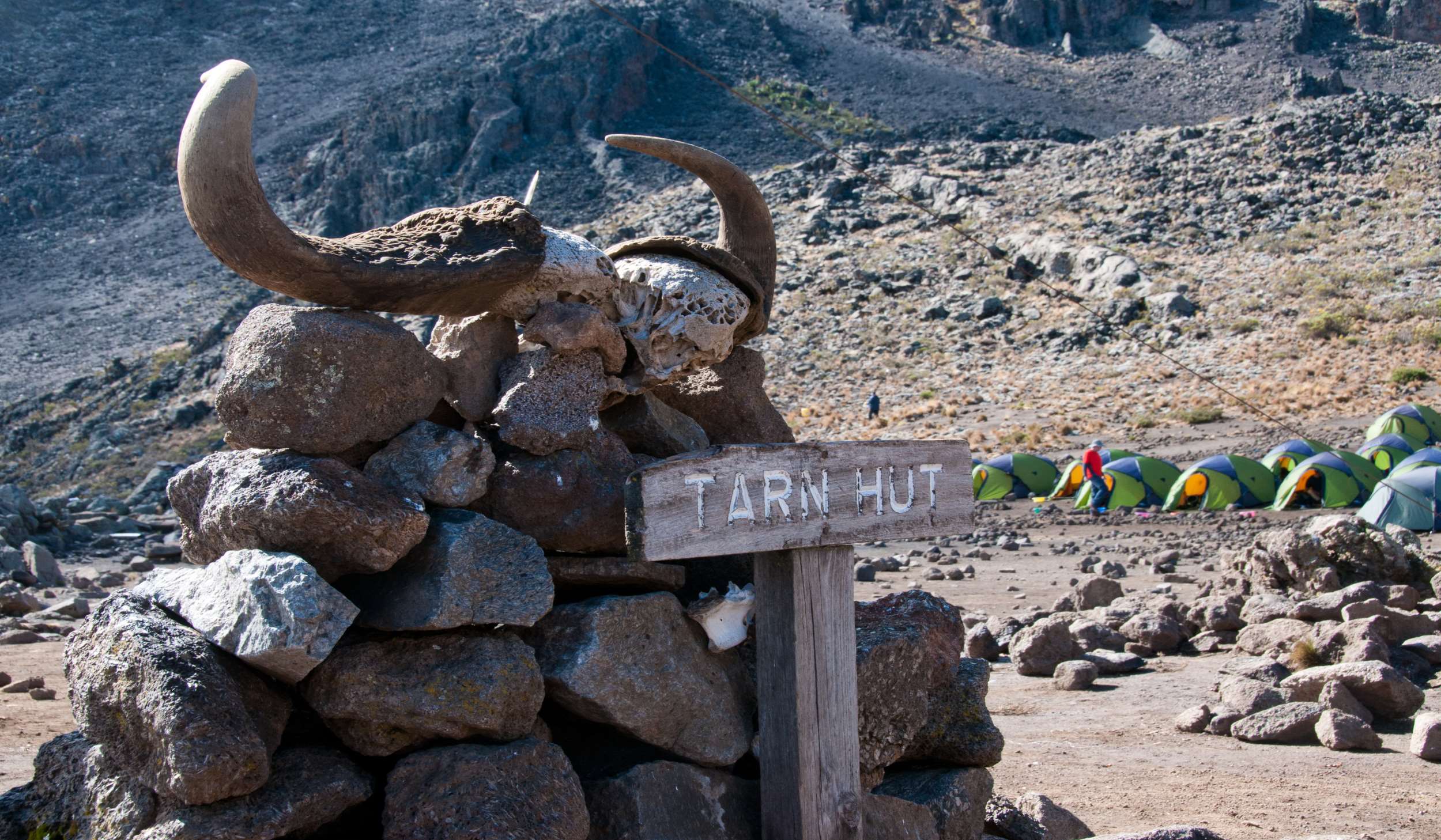 Via Rongai – 6 giorni – Giorno 3 | Dal Kikelewa Camp (3.660 m) al Mawenzi Tarn Camp (4.305 m)
