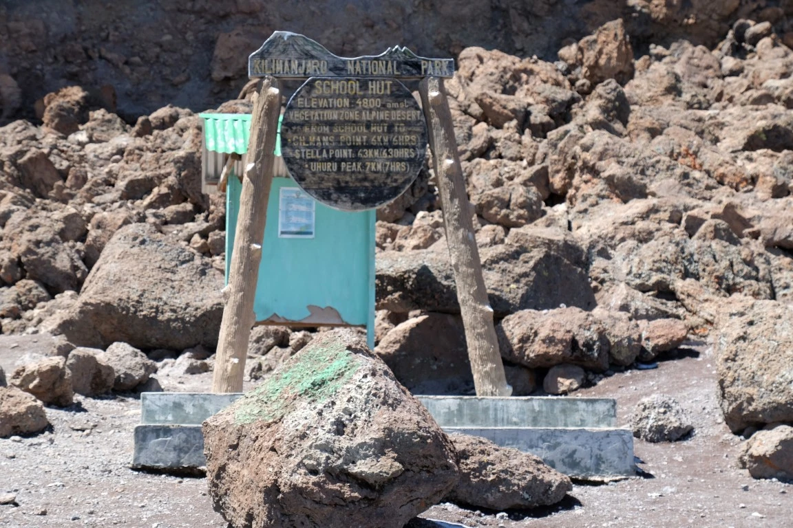 Northern Circuit – 8 giorni – Giorno 6 | Dal Third Cave Camp (3.930 m) allo School Huts Camp (4.710 m)